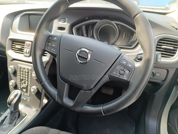 Volvo V40 2018 White
