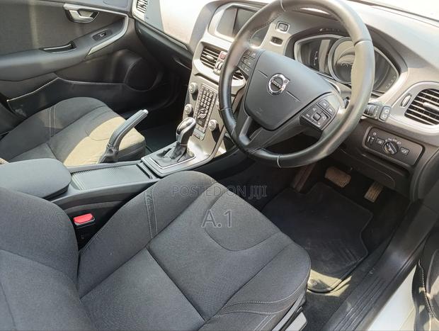 Volvo V40 2018 White