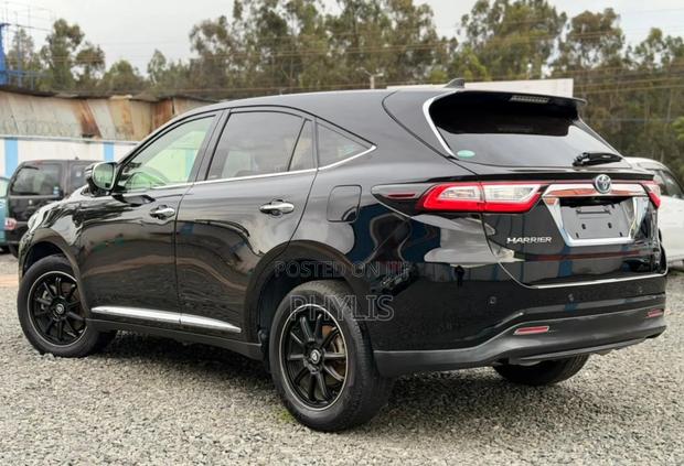 Toyota Harrier 2.0 2019 Black