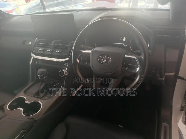 Toyota Land Cruiser Prado 2021 White