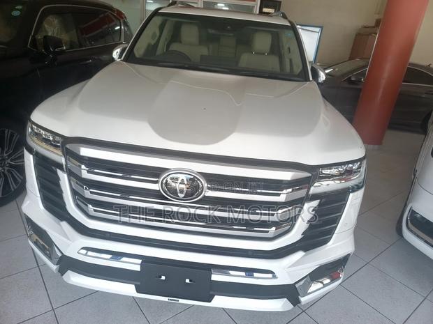 Toyota Land Cruiser Prado 2023 White