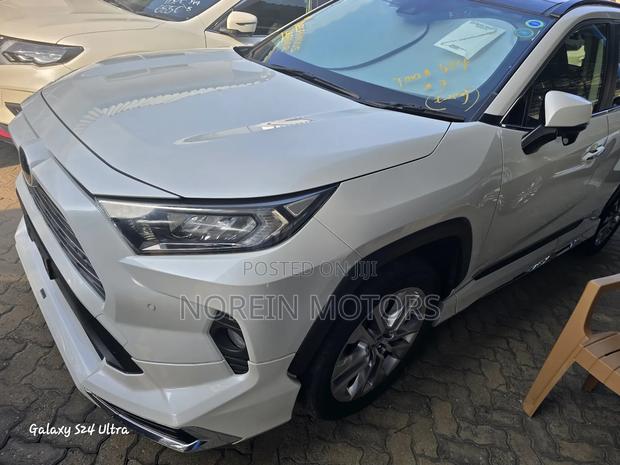 Toyota RAV4 2021 Off white
