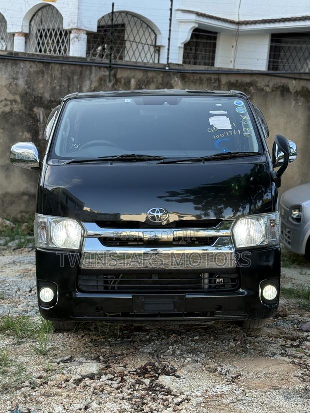 Toyota HiAce 2019 Black