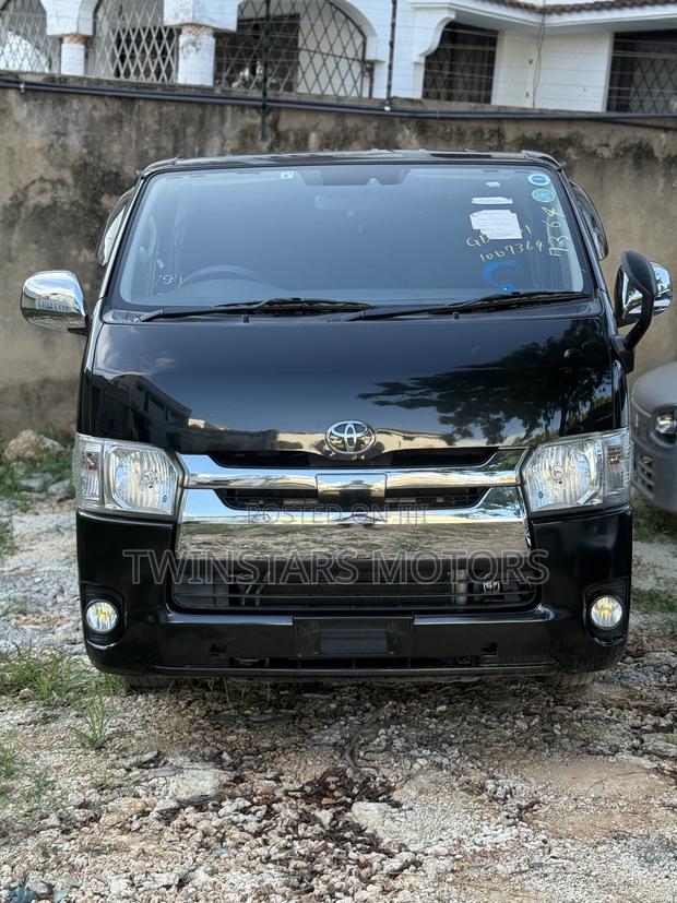 Toyota HiAce 2019 Black