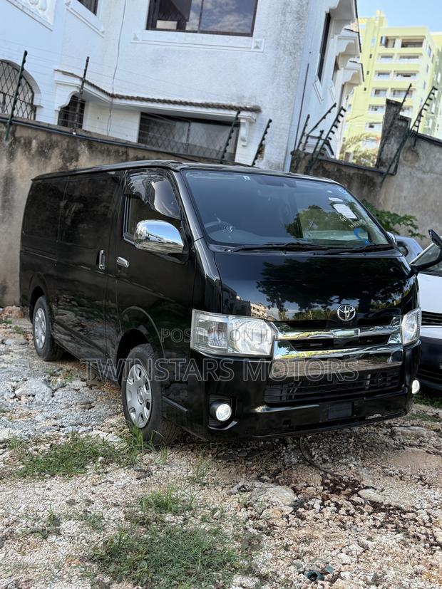 Toyota HiAce 2019 Black