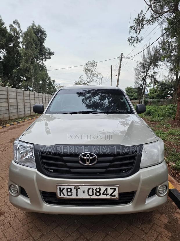 Toyota Hilux 2013 Gold