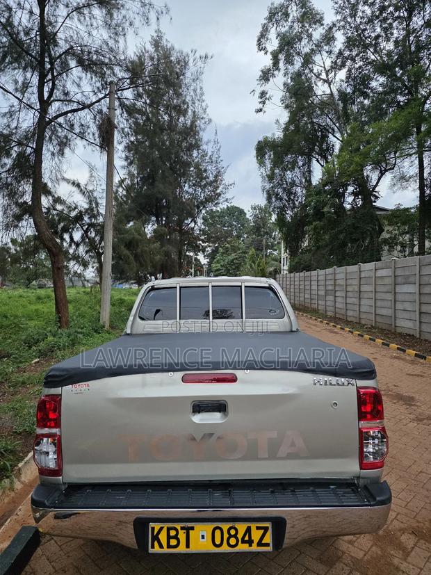 Toyota Hilux 2013 Gold
