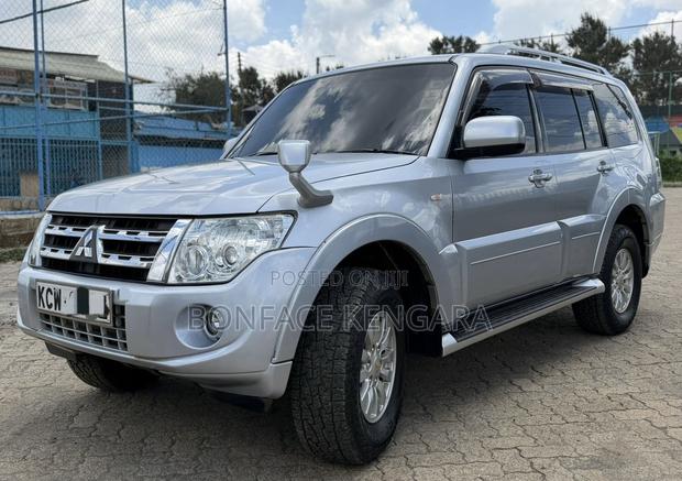 Mitsubishi Pajero 3.0 2012 Silver