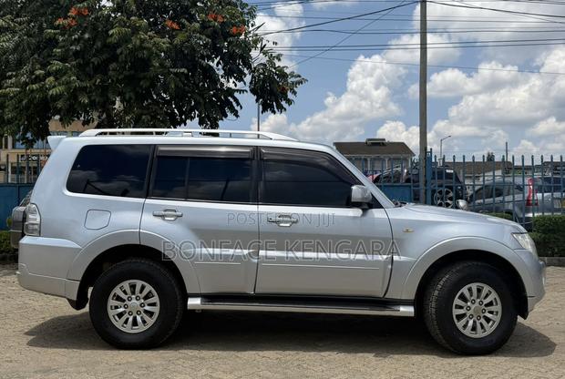 Mitsubishi Pajero 3.0 2012 Silver