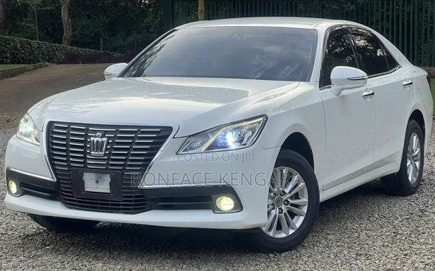 Toyota Crown 2014 White