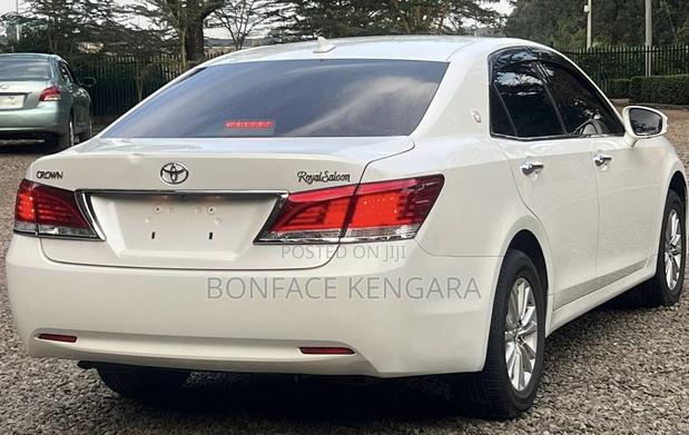 Toyota Crown 2014 White