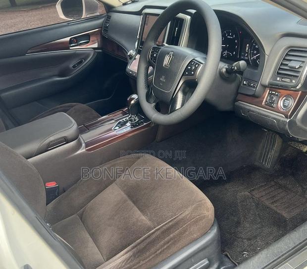 Toyota Crown 2014 White