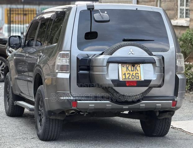 Mitsubishi Pajero 2013 Gray