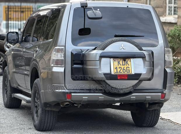 Mitsubishi Pajero 2013 Gray
