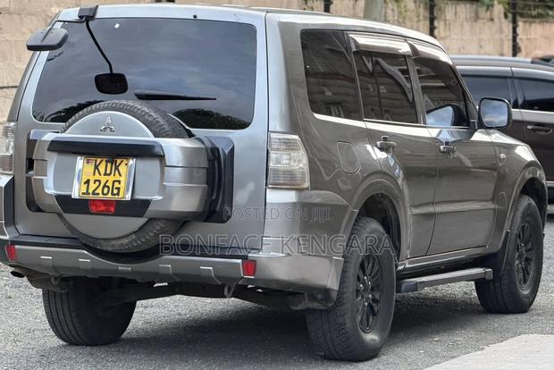 Mitsubishi Pajero 2013 Gray