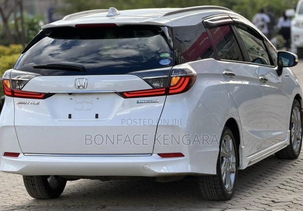 Honda Fit Shuttle 1.5 Hybrid 2WD 2019 White