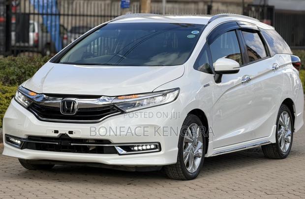 Honda Fit Shuttle 1.5 Hybrid 2WD 2019 White