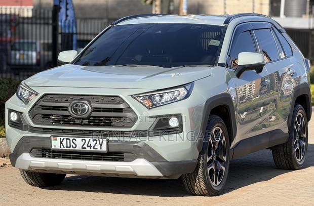 Toyota RAV4 Adventure 2019 Green