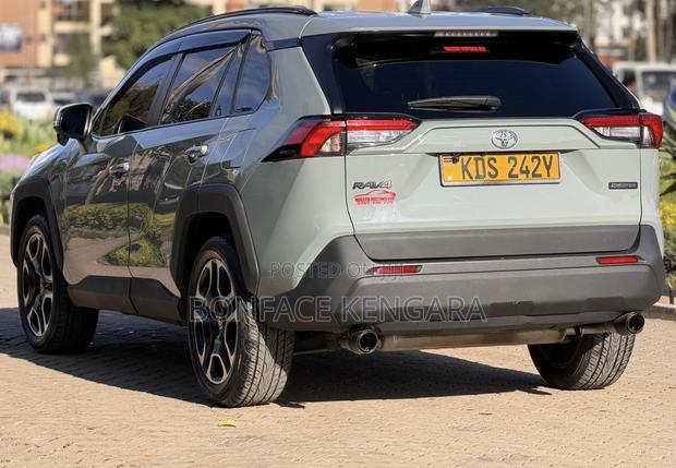 Toyota RAV4 Adventure 2019 Green