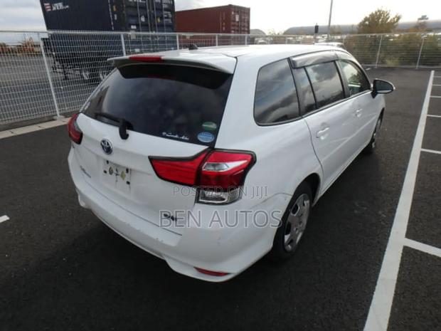 Toyota Corolla Fielder 1.5 Hybrid FWD 2020 White