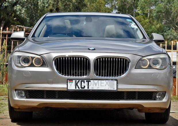 BMW 740 2011 Gray