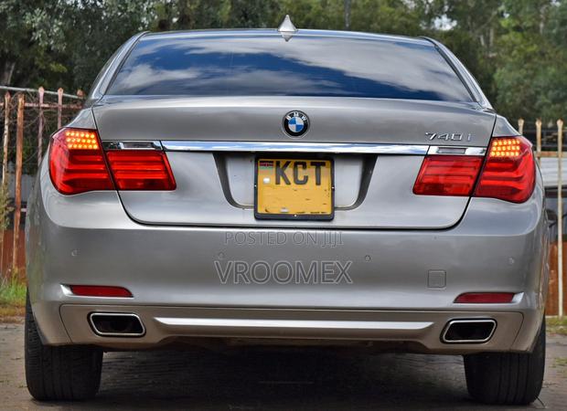 BMW 740 2011 Gray