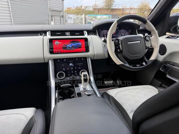 Land Rover Range Rover Sport SVR 2019 Blue