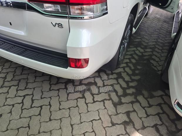 Toyota Land Cruiser 4.6 V8 ZX 2019 White