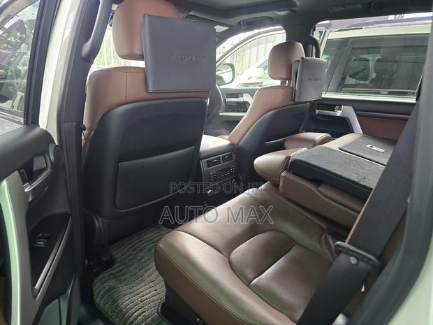 Toyota Land Cruiser 4.6 V8 ZX 2019 White
