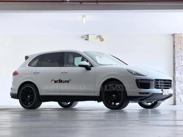 Porsche Cayenne Turbo AWD 2017 White