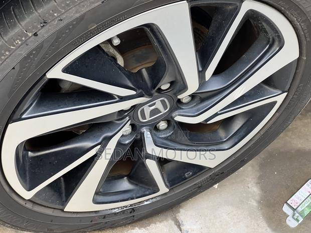 Honda Vezel 2019 Off white