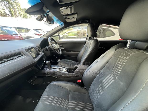 Honda Vezel 2019 Off white