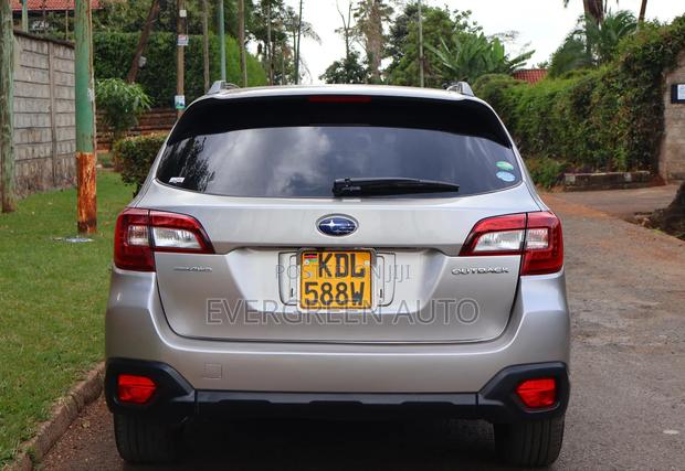 Subaru Outback 2.5i 4dr Wagon AWD (2.5L 4cyl CVT) 2015 Black