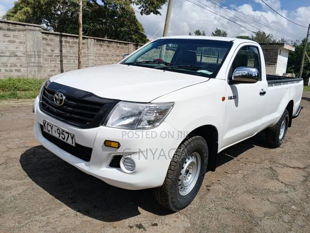 Toyota Hilux 2012 White