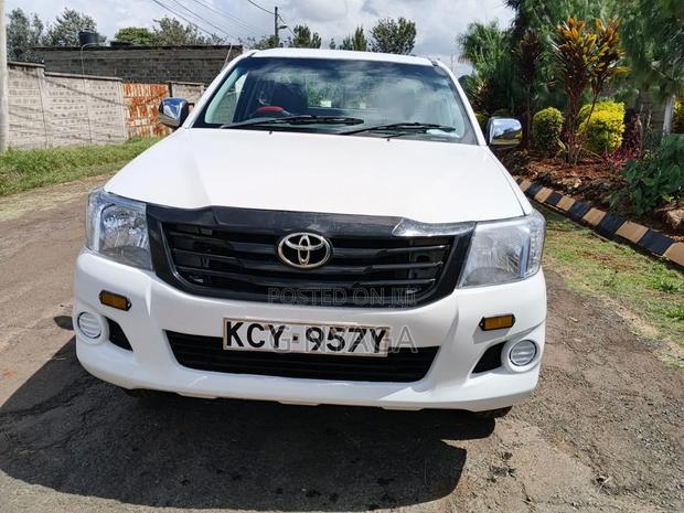 Toyota Hilux 2012 White
