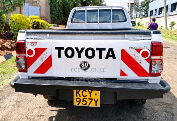 Toyota Hilux 2012 White