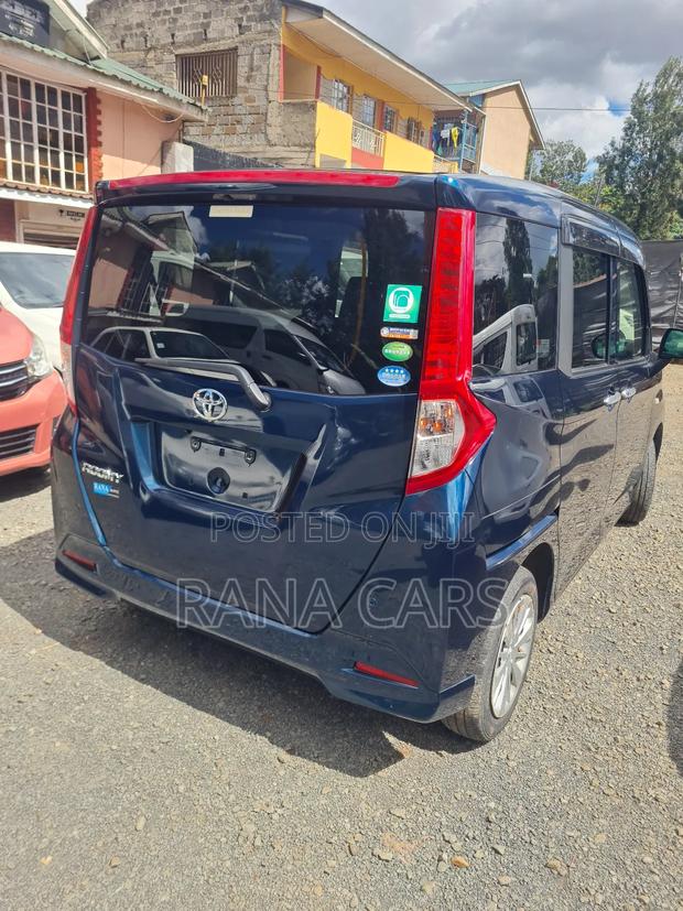 Toyota Roomy 2018 Blue