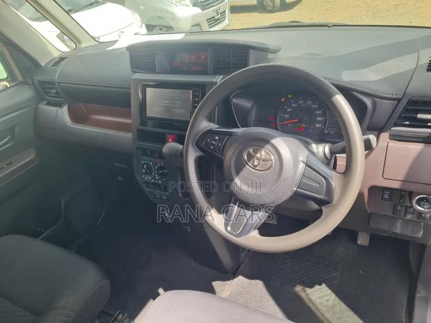 Toyota Roomy 2018 Blue