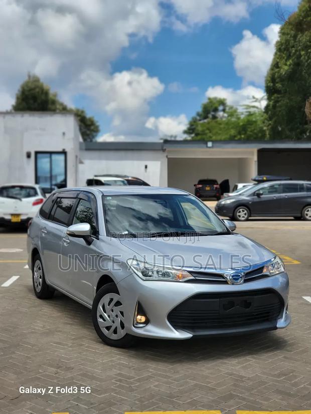 Toyota Corolla Fielder 1.5 Hybrid FWD 2019 Silver