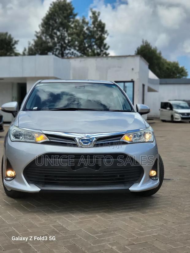 Toyota Corolla Fielder 1.5 Hybrid FWD 2019 Silver