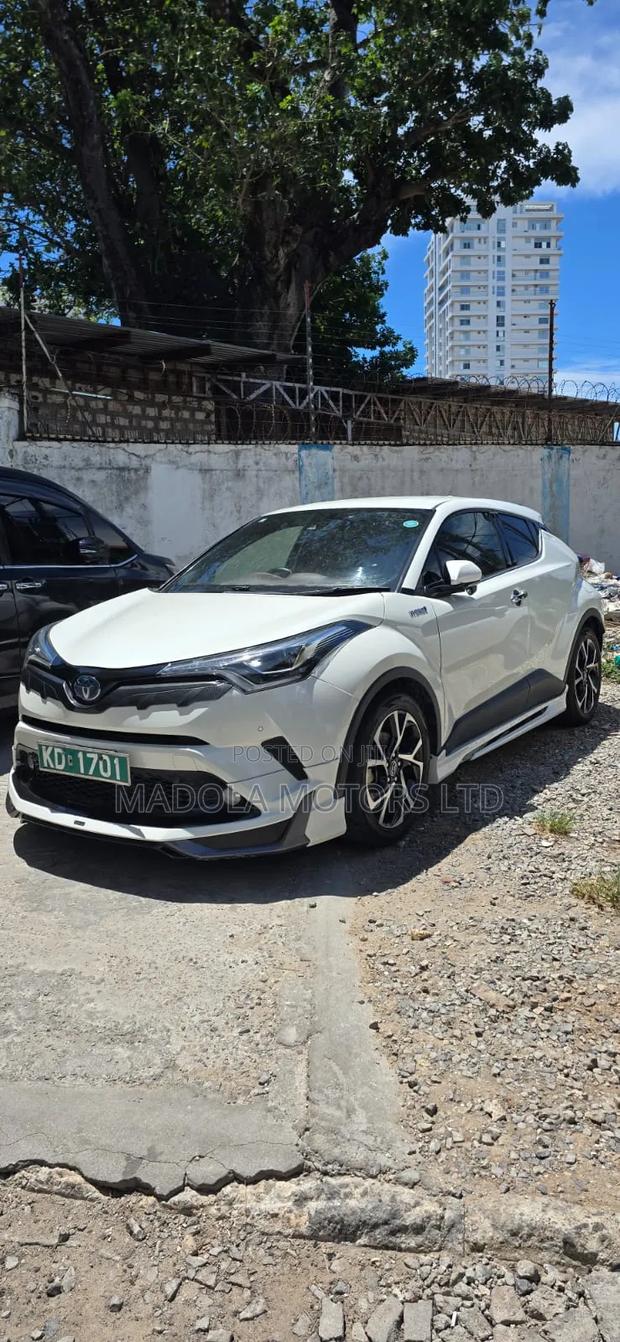 Toyota C-HR LE FWD 2019 White