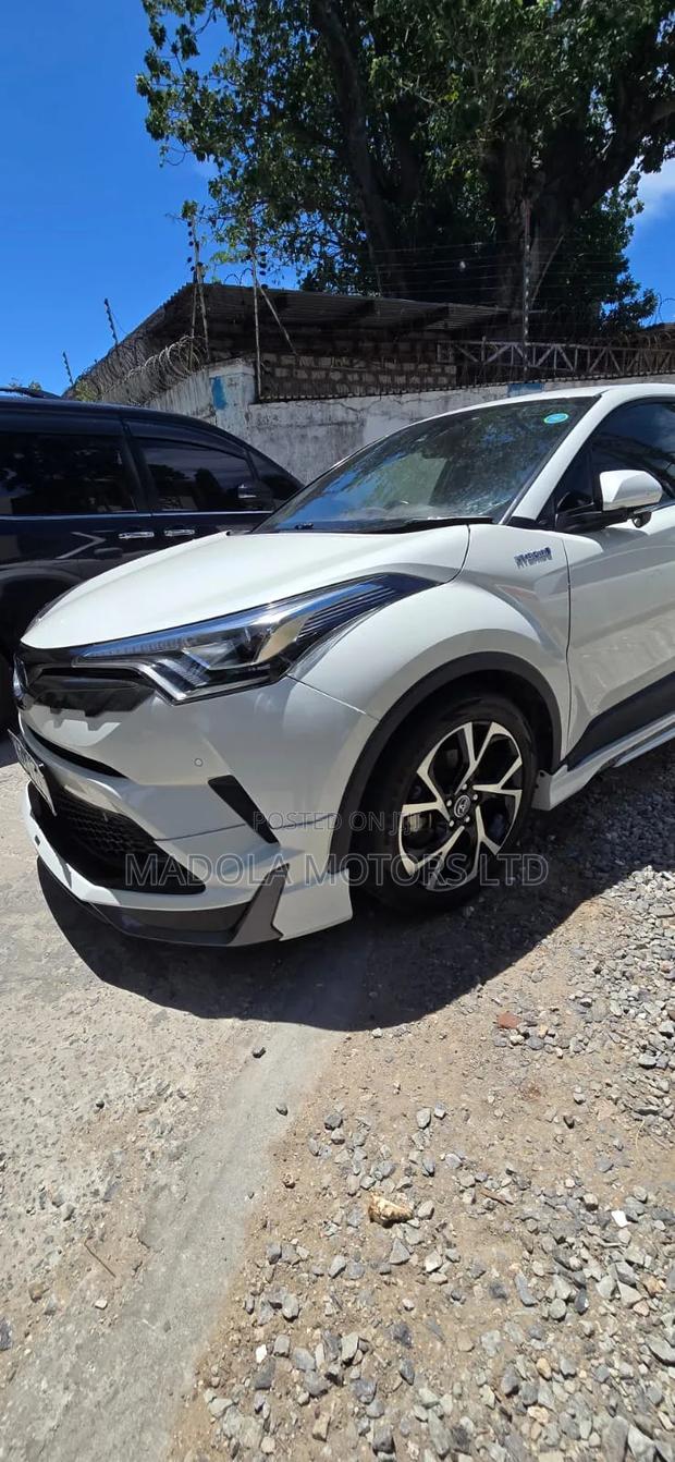 Toyota C-HR LE FWD 2019 White