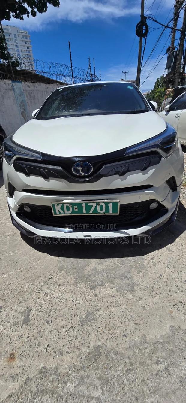 Toyota C-HR LE FWD 2019 White
