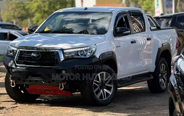 Toyota Hilux Revo Double Cab Deisel 2.4 AWD 2019 White