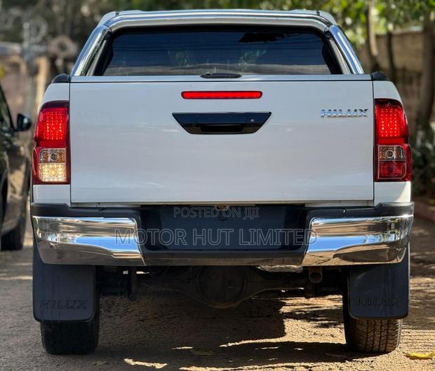 Toyota Hilux Revo Double Cab Deisel 2.4 AWD 2019 White