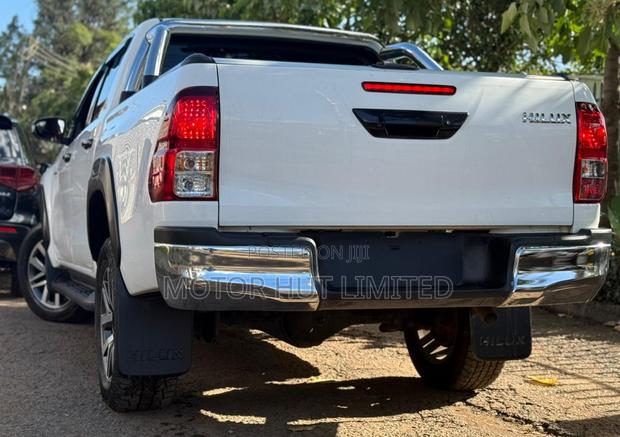 Toyota Hilux Revo Double Cab Deisel 2.4 AWD 2019 White