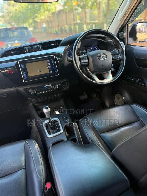 Toyota Hilux Revo Double Cab Deisel 2.4 AWD 2019 White