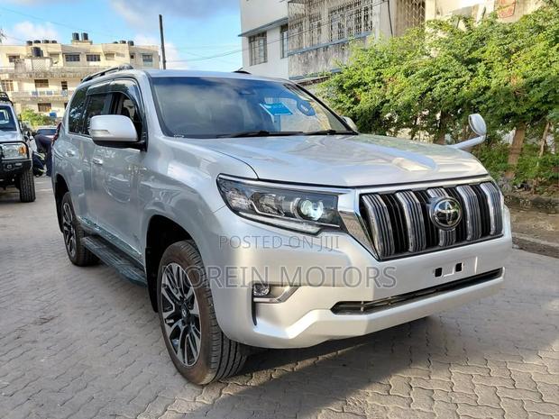 Toyota Land Cruiser Prado 2019 Off white
