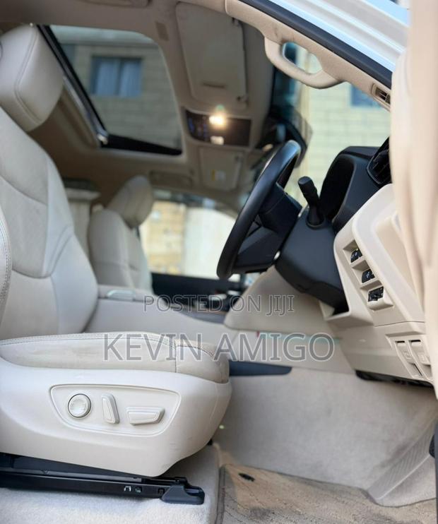 Toyota Land Cruiser LC300 2023 White