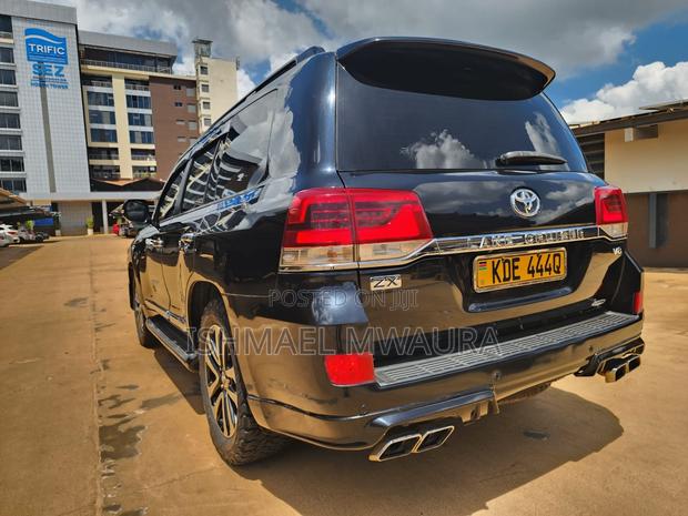 Toyota Land Cruiser 4.6 V8 ZX 2016 Black